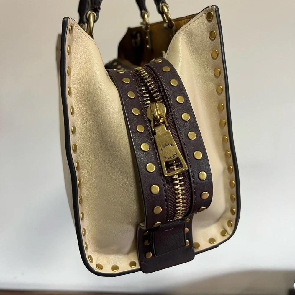 Coach Rogue 25 with Rivets - Picture 6 of 12
